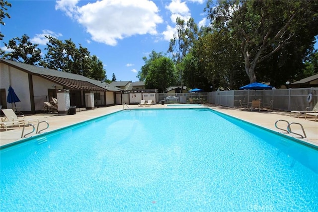 2622 N Tustin Ave Unit 147, Santa Ana, CA 92705 - community pool featuring a patio and fence