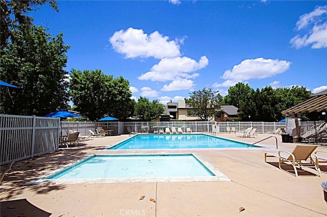 2622 N Tustin Ave Unit 147, Santa Ana, CA 92705 - community pool featuring fence, a patio area, and a community hot tub