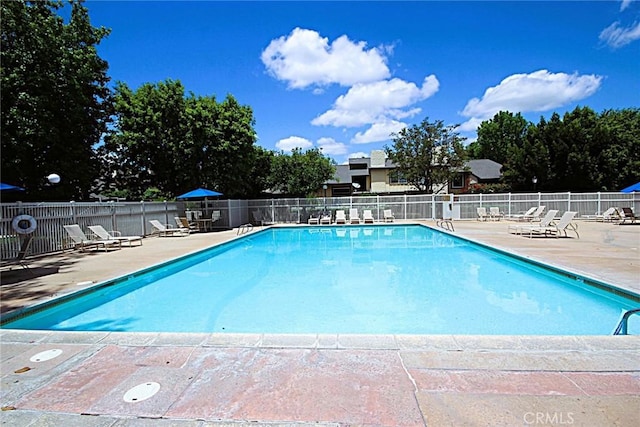 2622 N Tustin Ave Unit 147, Santa Ana, CA 92705 - community pool with a patio and fence