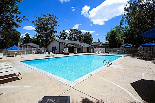 2622 N Tustin Ave Unit 147, Santa Ana, CA 92705 - community pool with a patio area