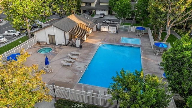 2622 N Tustin Ave Unit 147, Santa Ana, CA 92705 - community pool featuring a community hot tub, a fenced backyard, and a patio area