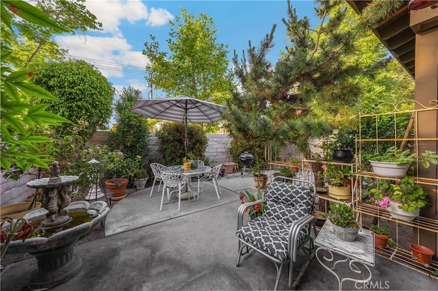 2622 N Tustin Ave Unit 147, Santa Ana, CA 92705 - fenced backyard featuring outdoor dining area, a patio, and area for grilling