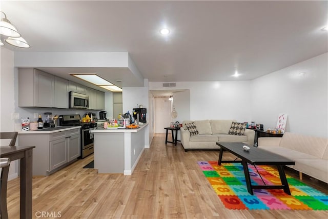 15946 Vanowen St Unit 103, Van Nuys, CA 91406 - photo 4