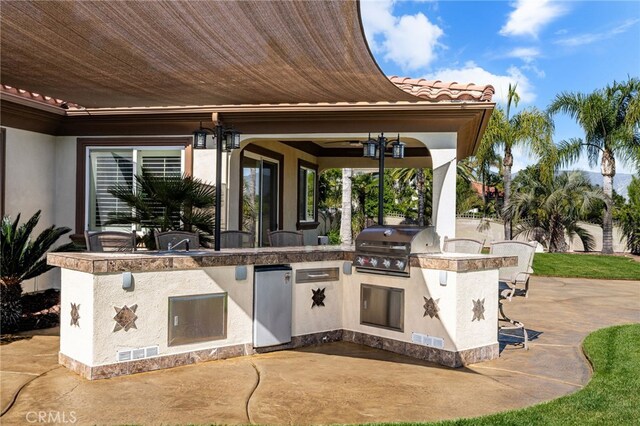 4009 Cerveza Cir, Corona, CA 92881 - view of patio / terrace featuring exterior kitchen and area for grilling