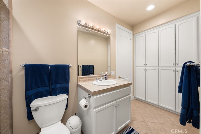 4009 Cerveza Cir, Corona, CA 92881 - full bath with toilet, tile patterned flooring, vanity, and recessed lighting