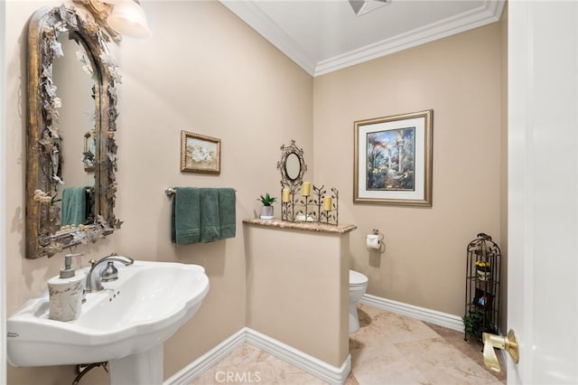 4009 Cerveza Cir, Corona, CA 92881 - half bathroom featuring a sink, ornamental molding, baseboards, and toilet