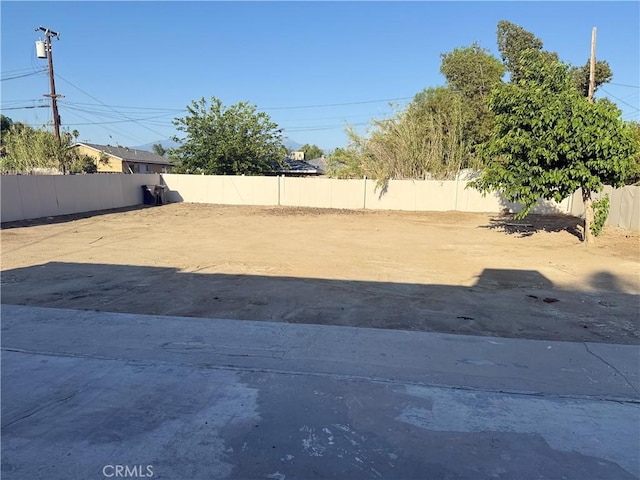 880 S State St, Hemet, CA 92543 - view of yard