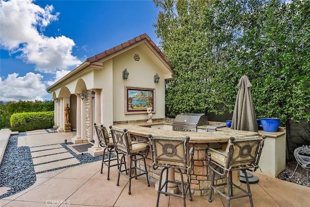 6791 Trevino Dr, Moorpark, CA 93021 - view of patio featuring grilling area and an outdoor kitchen