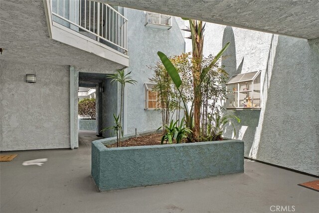 1100 Euclid Ave Unit 108, Long Beach, CA 90804 - view of patio featuring a balcony