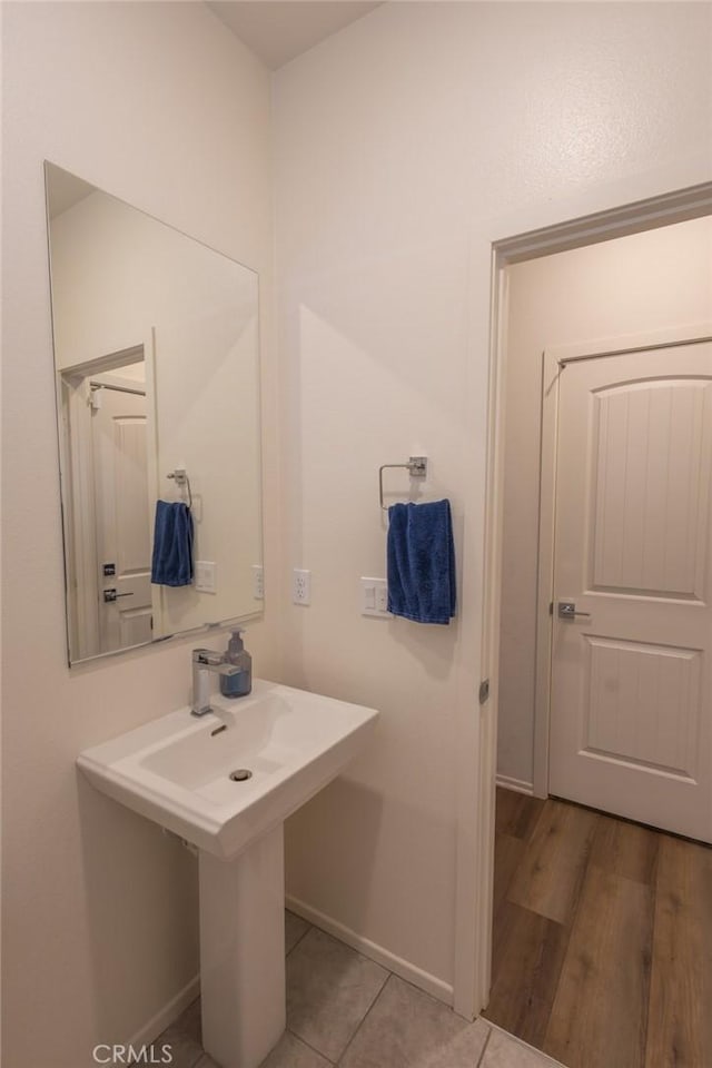 1810 Park Place Ln, Riverside, CA 92501 - bathroom featuring baseboards and tile patterned floors