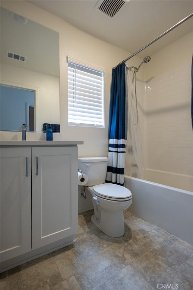 1810 Park Place Ln, Riverside, CA 92501 - full bath featuring toilet, shower / bath combo with shower curtain, and vanity