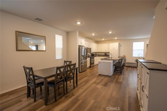 1810 Park Place Ln, Riverside, CA 92501 - dining area featuring recessed lighting, dark wood-style floors, and baseboards