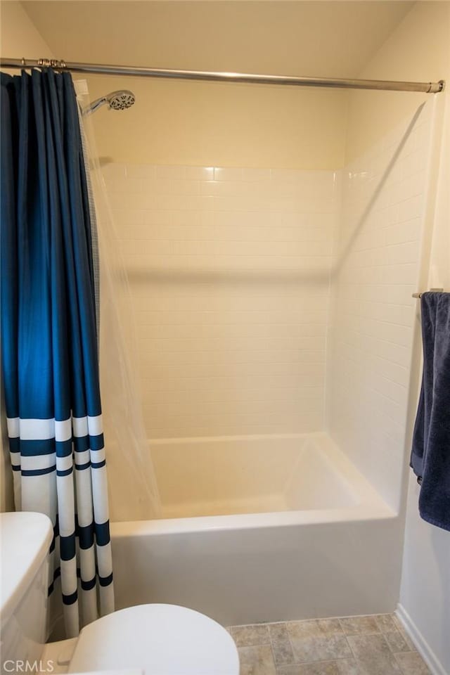 1810 Park Place Ln, Riverside, CA 92501 - full bath with toilet, shower / tub combo, and baseboards