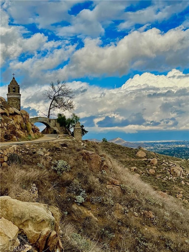 1810 Park Place Ln, Riverside, CA 92501 - mountain view