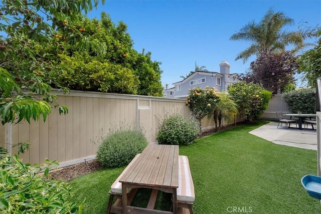 1817 Clark Ln Unit B, Redondo Beach, CA 90278 - view of yard featuring a patio area