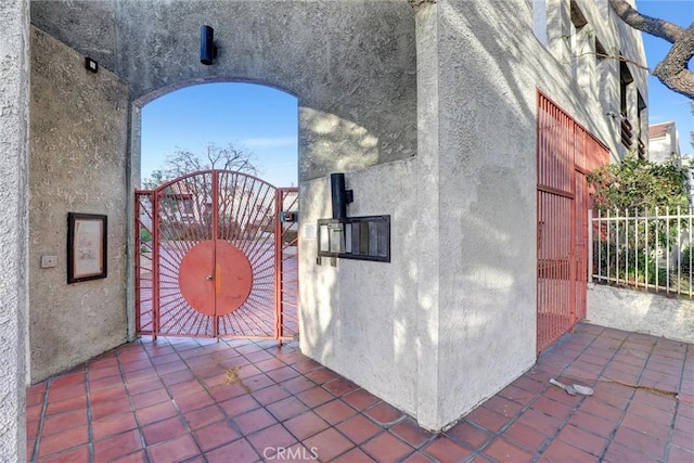 1118 Valencia St Unit 216, Los Angeles, CA 90015 - gate with fence