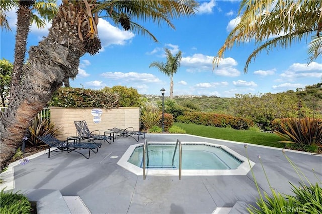 3511 Daffodil Ave Unit 14, Corona Del Mar, CA 92625 - view of swimming pool with a patio and an in-ground hot tub