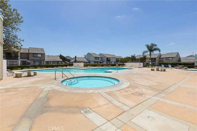 1485 W Cerritos Ave Unit 8, Anaheim, CA 92802 - community pool with a residential view, a hot tub, and a patio