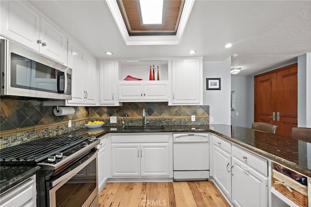 994 Bayside Cv, Newport Beach, CA 92660 - kitchen featuring stainless steel appliances, a sink, light wood finished floors, recessed lighting, and white cabinetry