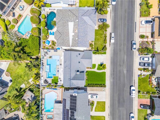20191 Imperial Cove Ln, Huntington Beach, CA 92646 - aerial view of a pool area