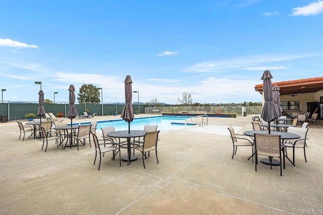 634 Via, Santa Paulo, Vista, CA 92081 - community pool featuring a patio area