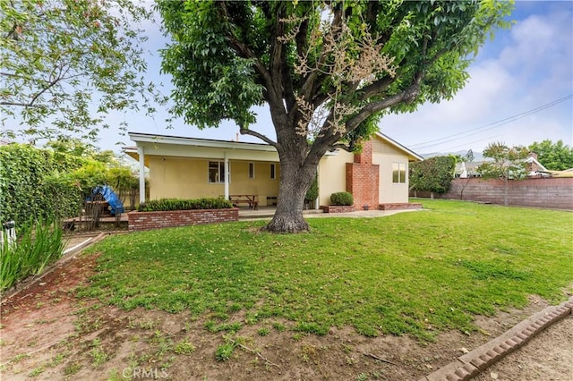 926 E Dalton Ave, Glendora, CA 91741 - view of front facade with stucco siding and a patio area
