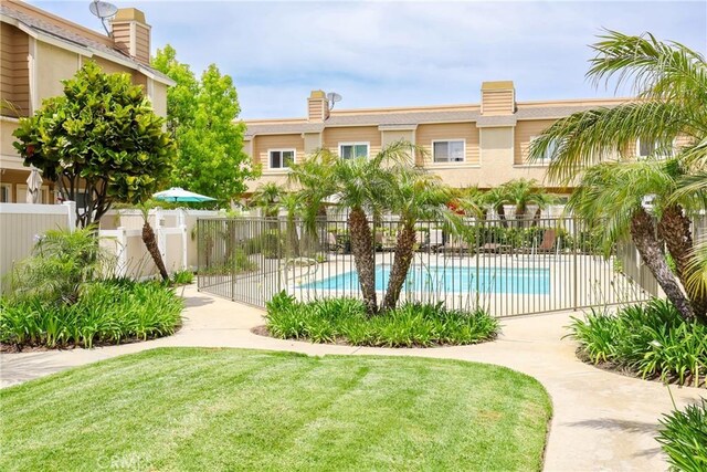 290 Victoria St Unit 19, Costa Mesa, CA 92627 - view of home's community with a swimming pool