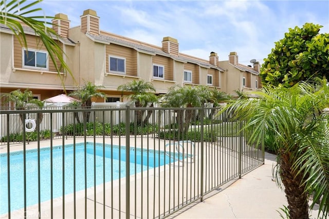 290 Victoria St Unit 19, Costa Mesa, CA 92627 - community pool featuring fence