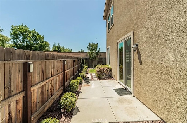 7005 N Astoria Dr, Fresno, CA 93722 - view of patio with a fenced backyard