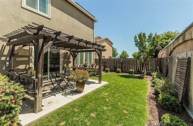 7005 N Astoria Dr, Fresno, CA 93722 - view of yard featuring a pergola and a patio area