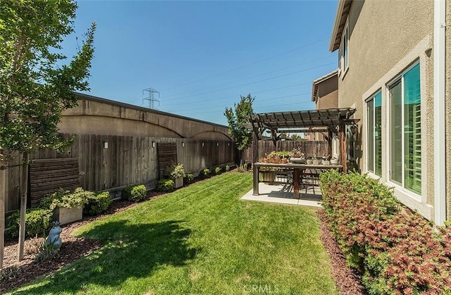 7005 N Astoria Dr, Fresno, CA 93722 - view of yard with a pergola and a patio