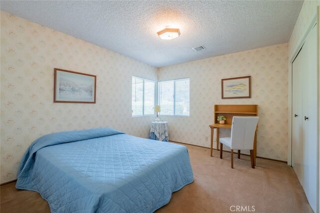 655 Fountain Springs Ln, Glendora, CA 91741 - bedroom featuring a textured ceiling, light carpet, a closet, and wallpapered walls