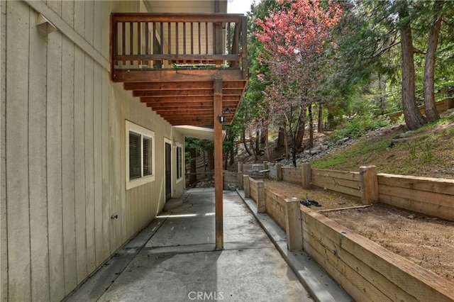 28589 Shenandoah Dr, Lake Arrowhead, CA 92352 - view of side of home with a patio and fence