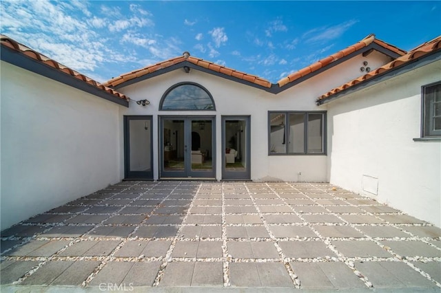 932 S Cloverdale Ave, Los Angeles, CA 90036 - entrance to property featuring stucco siding, a patio area, a tile roof, and french doors