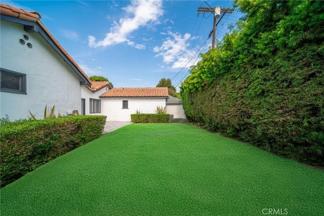932 S Cloverdale Ave, Los Angeles, CA 90036 - view of grassy yard