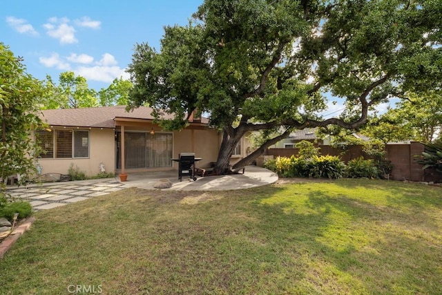 7861 Cora St, Sunland, CA 91040 - view of yard with a patio