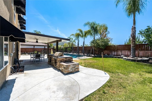 27917 Busman Rd, Murrieta, CA 92563 - fenced backyard with area for grilling, a patio area, and outdoor dining space
