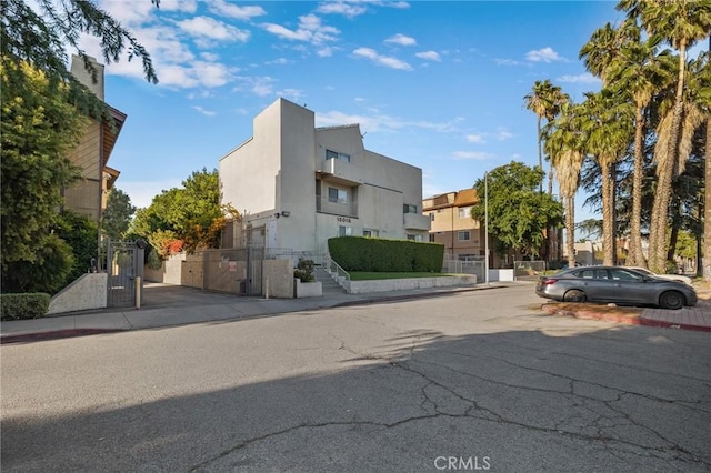 15015 Sherman Way Unit 314, Van Nuys, CA 91405 - view of property with fence