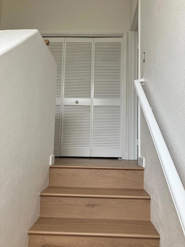 6180 Citracado Cir, Carlsbad, CA 92009 - stairway featuring a textured wall