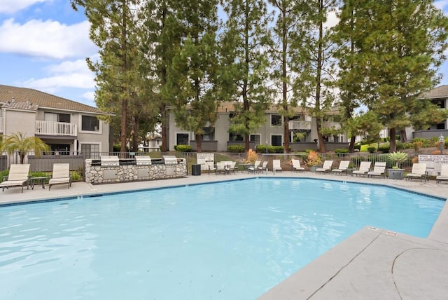 14936 Avenida Venusto Unit 12, San Diego, CA 92128 - community pool with fence and a patio area