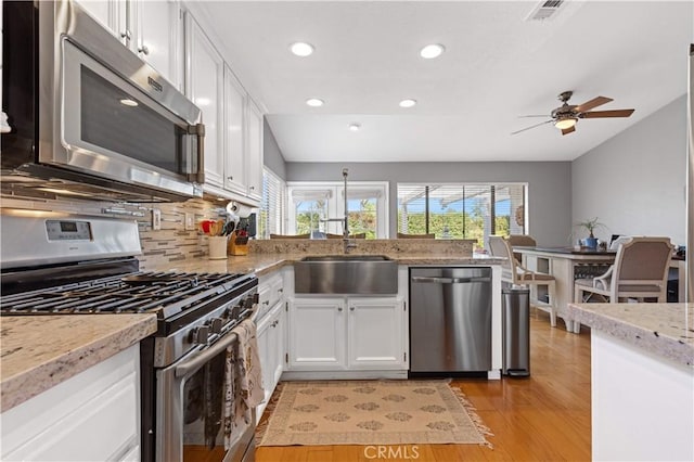 41488 Yankee Run Ct, Temecula, CA 92591 - kitchen with appliances with stainless steel finishes, a sink, light wood-type flooring, ceiling fan, and white cabinets
