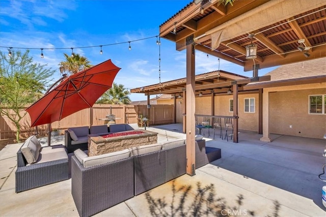 7356 Rubidoux Ave, Yucca Valley, CA 92284 - view of patio featuring outdoor lounge area and a fenced backyard