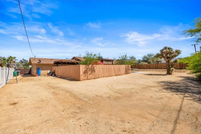 7356 Rubidoux Ave, Yucca Valley, CA 92284 - view of yard featuring fence