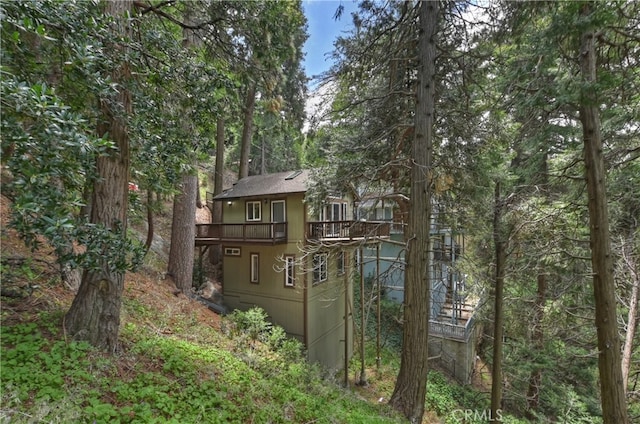 23776 Lakeview Dr, Crestline, CA 92325 - rear view of property featuring a balcony