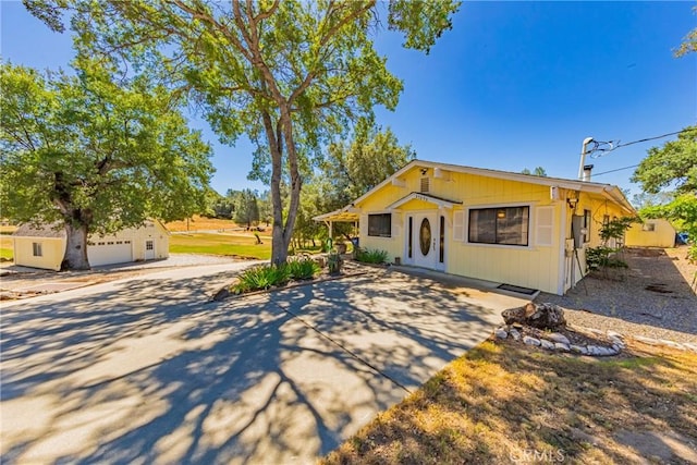 43096 Deer Trail Way, Coarsegold, CA 93614 - view of front facade featuring concrete driveway