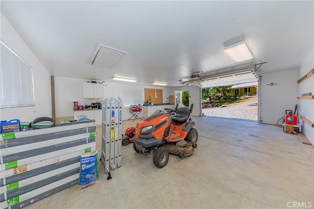 43096 Deer Trail Way, Coarsegold, CA 93614 - garage with a garage door opener