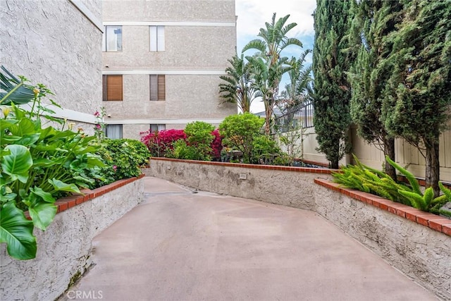 365 W Alameda Ave Unit 203, Burbank, CA 91506 - view of home's community with a patio area and fence