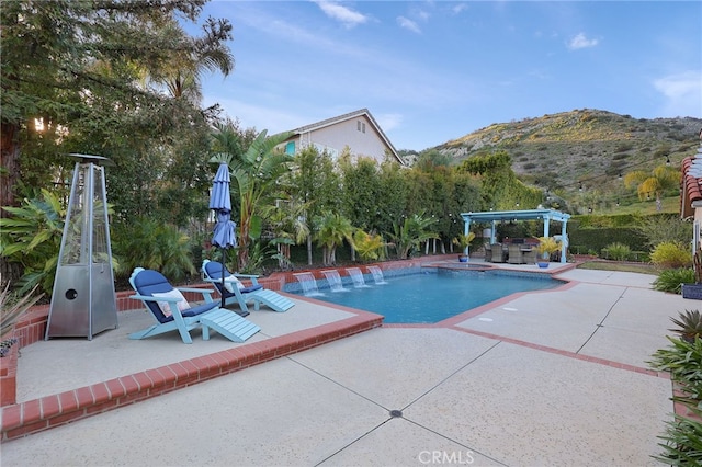 24632 Stagg St, West Hills, CA 91304 - view of swimming pool featuring a pergola, a mountain view, a patio area, and a pool with connected hot tub