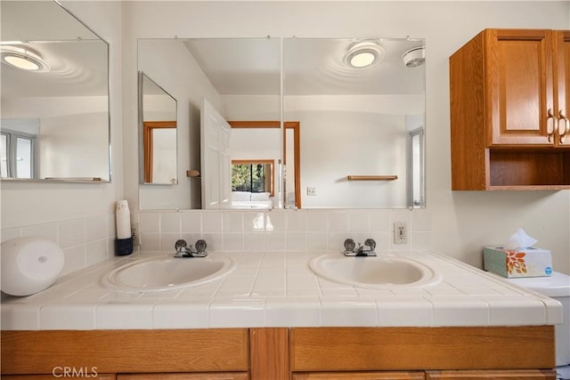 2513 Arbor Dr, Pine Mountain Club, CA 93225 - bathroom featuring double vanity