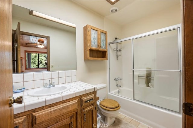 2513 Arbor Dr, Pine Mountain Club, CA 93225 - bathroom featuring toilet, bath / shower combo with glass door, backsplash, vanity, and a ceiling fan
